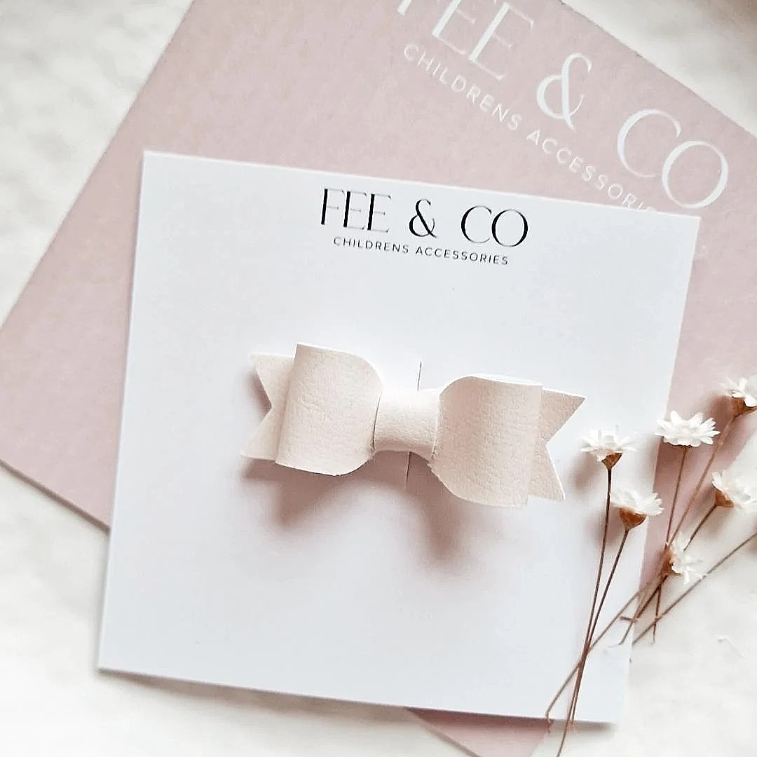 Nude mini bow