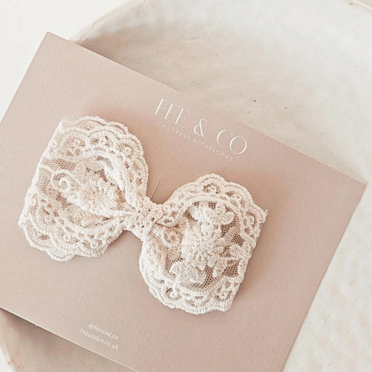 Lace bow