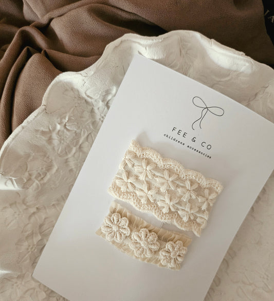 Pretty embroidered snap clips set