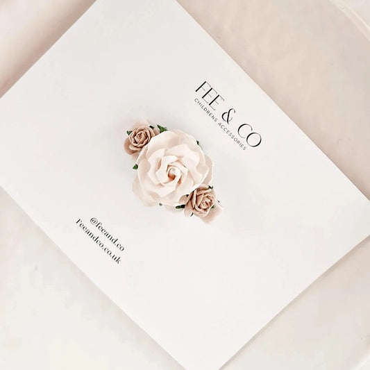 Neutral flower clip